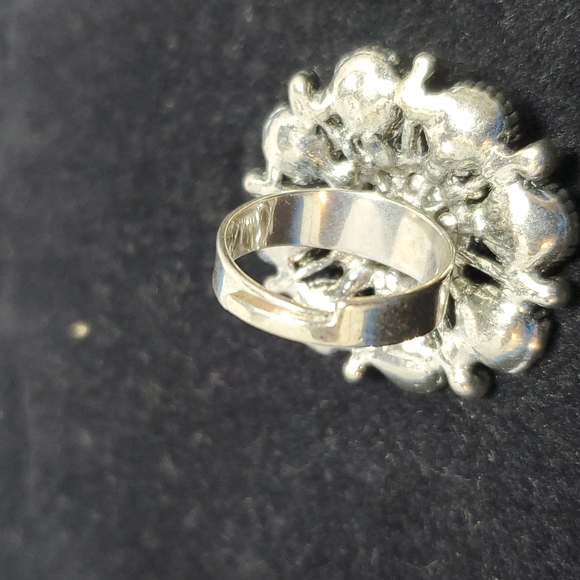 Fuschia rhinestone cocktail ring - Picture 2 of 4